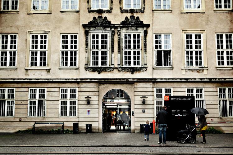 Nationalmuseet vil gerne rykke uden for murene og gøre Kulturkvarteret til en oplevelse ud over det almindelige. Men kommunens plan om at bygge en stor p-kælder i Vester Voldgade hindrer planerne, advarer Rane Willerslev. Foto: Martin Bubandt/POLFOTO