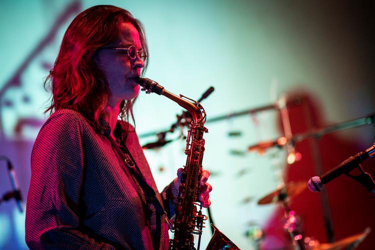 Den danske saxofonist Laura Toxværd var hovednavnet, da Klub Primi i København tirsdag havde tre navne i forskellige genrer på plakaten. Foto: Jens Hartmann Schmidt/POLFOTO
