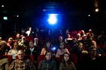 Tirsdag aften kunne man i Valby Kino og over 200 andre steder i landet komme til foredrag på Aarhus Universitet om hvordan is og vand har formet Danmark. De naturvidenskabelige forskere streamer deres opdagelser til Danmark, Færøerne og Grønland.   Foto: Jens Hartmann Schmidt/POLFOTO