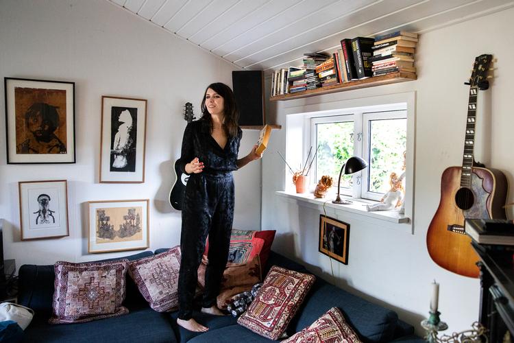Kira Skov bliver ofte inspireret af poesi, når hun skriver sange. Foto: Finn Frandsen/POLFOTO