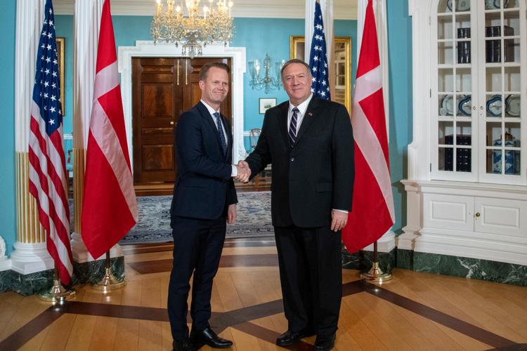 
Udnrigsminister Jeppe Kofod og USA's udenrigsminister Mike Pompeo mødtes for første gang siden Trumps ønske om at købe Grønland. Også Grønlands udenrigsminister Ane Lone Bagger var med.  Foto: Freddie Everett / Us Department/Ritzau Scanpix