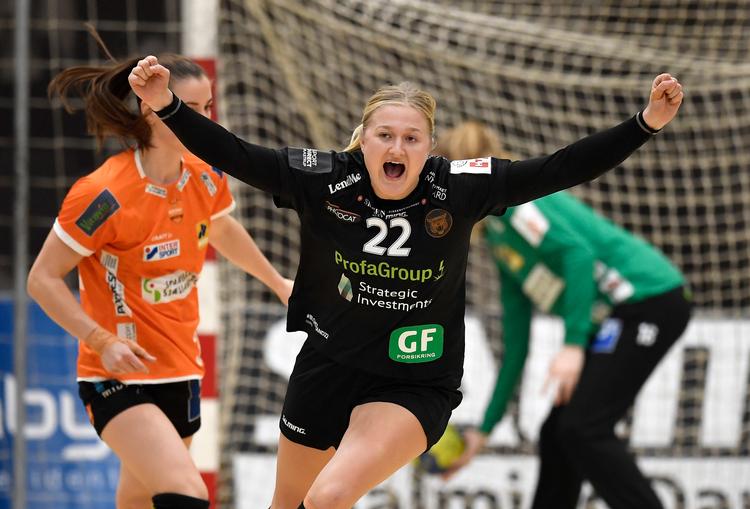 København Håndbolds Hanna Blomstrand jubler onsdag aften efter en scoring mod Odense Håndbold på Frederiksberg. Glæden holdt. Foto: Lars Møller/Ritzau Scanpix