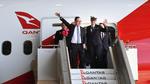 Besætningen ombord på flyet kan glæde sig over den friske luft ved ankomsten til Sydney og at have gennemført den længste flyrejse uden stop nogensinde. Foto: Stringer/Ritzau Scanpix