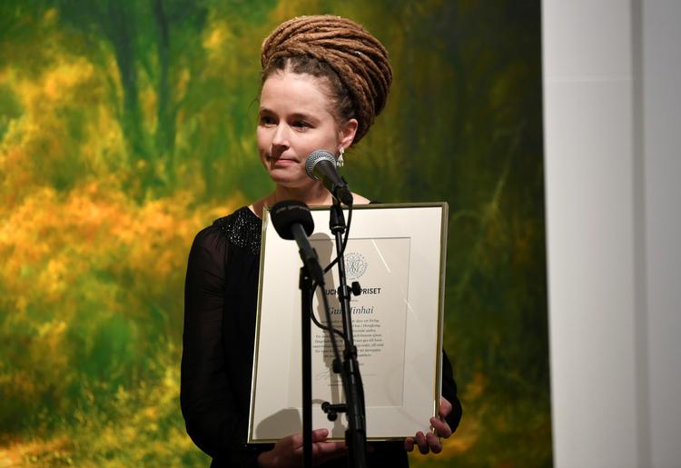 
    Prisuddeling.  Sveriges kulturminister, Amanda Lind, som her overrækker prisen til Gui Minhais tomme stol, insisterer på ytringsfrihed.   Foto: Fredrik Sandberg/Ritzau Scanpix Foto: Tt News Agency/Ritzau Scanpix
