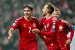 Robert Skov (til venstre) sørgede for at fjerne den minimale tvivl om dansk sejr ved at score til 1-0 tidligt i kampen. Foto: Jens Dresling/POLFOTO