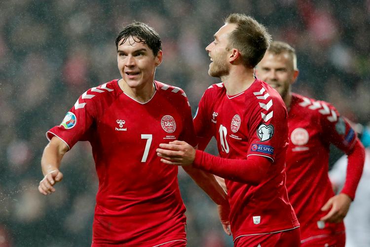 Robert Skov (til venstre) sørgede for at fjerne den minimale tvivl om dansk sejr ved at score til 1-0 tidligt i kampen. Foto: Jens Dresling/POLFOTO