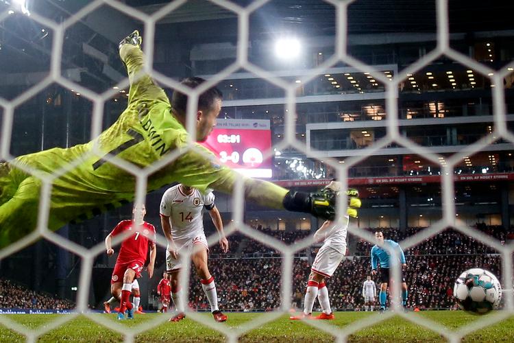 Robert Skov viste vilje hele vejen og satte sig igennem til to scoringer..
   Foto: Jens Dresling/POLFOTO