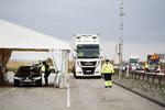 Den nye grænsekontrol med trafikken fra Sverige blev indført i tirsdags. Her laver politiet  grænsekontrol ved Øresundstunnelens afslutning.
   Foto: Thomas Borberg/POLFOTO