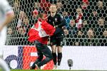  Kasper Schmeichel tog sig af baneløberen.  Foto: Jens Dresling/POLFOTO