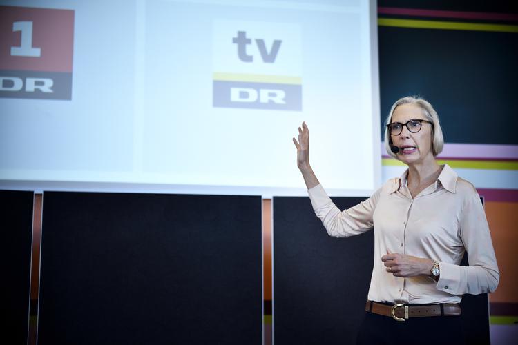 Fra næste år lukker DR programmer og kanaler som følge af besparelser i det seneste medieforlig. Her ses DR's generaldirektør, Maria Rørbye Rønn, da hun præsenterede spareplanen i 2018. Foto: Tariq Mikkel Khan/POLFOTO