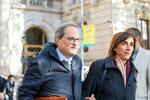 Cataloniens regionale præsident, Quim Torra, ses her med sin hustru, Carola Miro, da de forlader retten i  Barcelona. Foto: Enrique Calvo/Ritzau Scanpix
