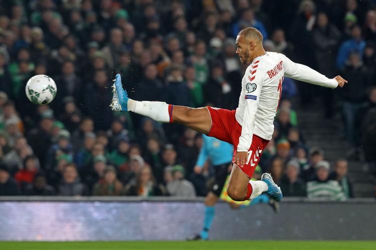 Med et flot mål sikrede Martin Braithwaite danskerne 1-1 mod Irland i en uskøn indsats, der dog sikrede dem en plads ved EM 2020.
   Foto: Lorraine O'sullivan/Ritzau Scanpix