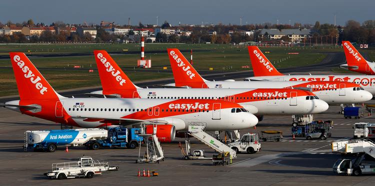 Flere passagerer er fløjet med easyJet i selskabets seneste regnskabsår, og det har bidraget til en stigende omsætning. Men brexit-kaos sætter også sit præg på easyJets regnskab.  Foto: Fabrizio Bensch/Ritzau Scanpix