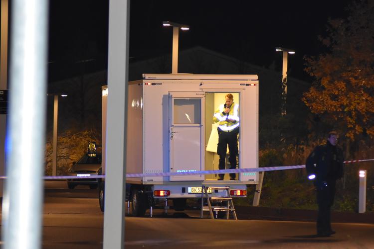 
    Politiet var tirsdag aften massivt til stede i området omkring psykiatrisk afdeling på Slagelse Sygehus .
   Foto: /Ritzau Scanpix