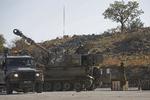 Israelsk militær er positioneret nær grænsen til Syrien i de annekterede Golan Højder. Syrisk militær eliminerede de fleste israelske missiler, der blev sendt afsted kort efter midnat onsdag som led i et gengældelsesangreb. Foto: Jalaa Marey/Ritzau Scanpix
