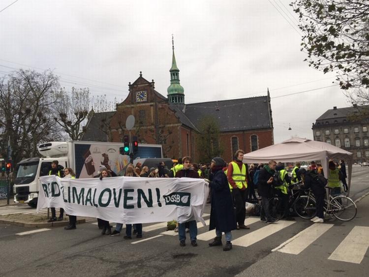 'Den Grønne Studenterbevægelse' vil have et borgerforslag med over 65.000 underskrifter skrevet ind i klimaloven. Foto: Pernille Mainz