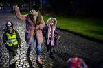 Torsdag morgen er børnene på Sjlælsmark tidligt oppe og på vej i skole.
   Foto: Jens Hartmann Schmidt/POLFOTO