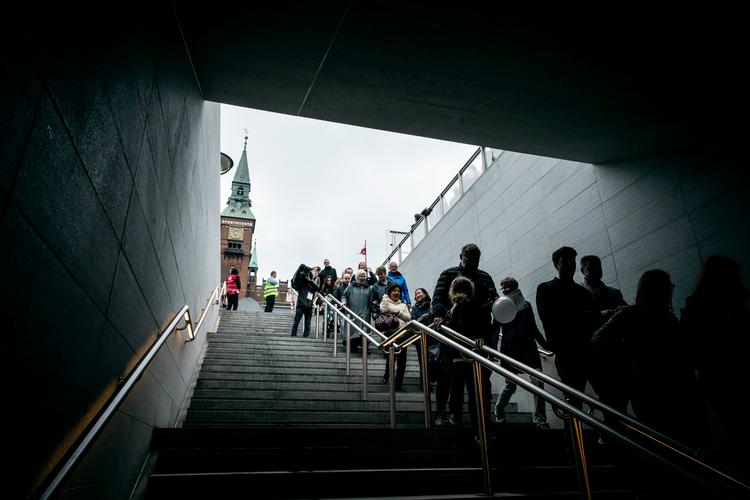Der er meget at glæde sig over, hvis man bare ser efter. Som metroen. Eller en pæn kop.
   Foto: Jens Hartmann Schmidt/POLFOTO