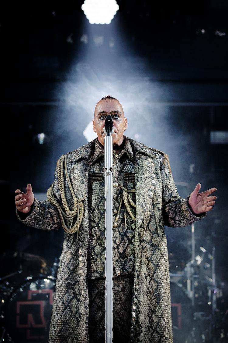 Till Lindemann (her i front for Rammstein i Parken) har lavet sin anden plade med svenske Peter Tägtgren.  Foto: Martin Lehmann/POLFOTO