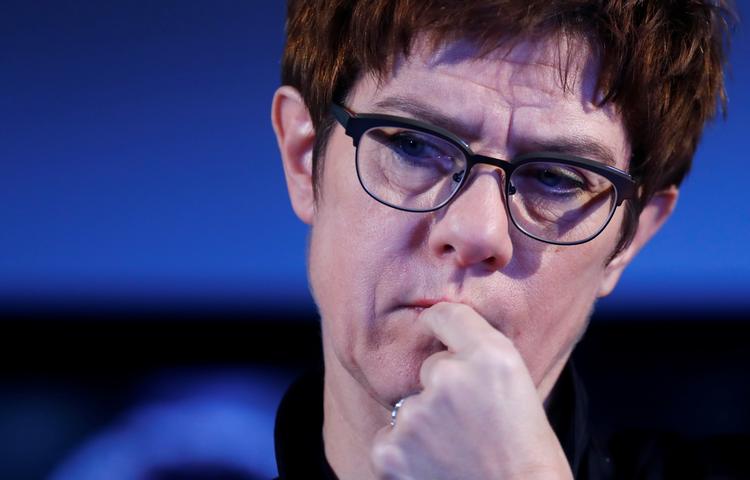 Annegret Kramp-Karrenbauer er under pres.  Sølle ni procent svarede for nylig i en meningsmåling for avisen Tagesspiegel ja til, at hun er den rigtige leder af CDU. I en måling for avisen Bild mente 11 procent, at hun er egnet som kansler.
   Foto: Ralph Orlowski/Ritzau Scanpix
