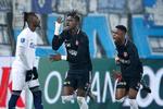 24-årige Sory Kaba (i midten) fra Guinea spillede sin bedste kamp mod FCK. Til venstre ses Dame N'Doye, der ærgrede sig over øretæven.   Foto: Jens Dresling