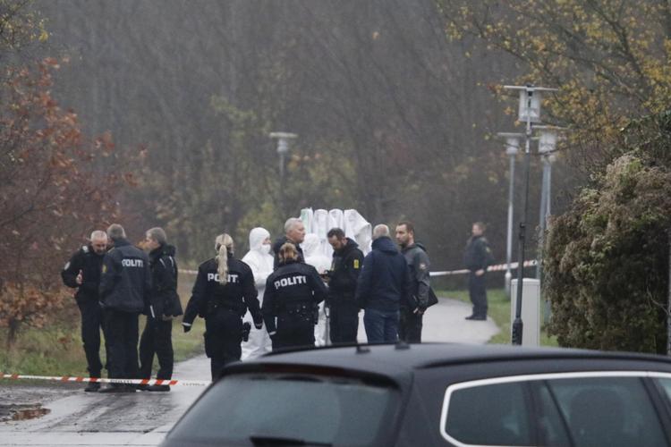 Politiiet ved Brøndby Strand sidste lørdag, hvor den 25-årige mand blev fundet skuddræbt.  Foto: Presse-fotos.dk/Ritzau Scanpix
