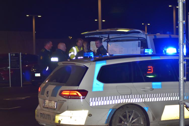 Tirsdag aften lykkedes det en indsat at slippe fri fra Slagelse Sygehus, da han i en dramatisk befrielsesaktion blev befriet af flere personer. To personer er anholdt, men ikke den 24-årige mand, der har en ledende rolle i banden NNV fra Nørrebro i København. Foto: /Ritzau Scanpix