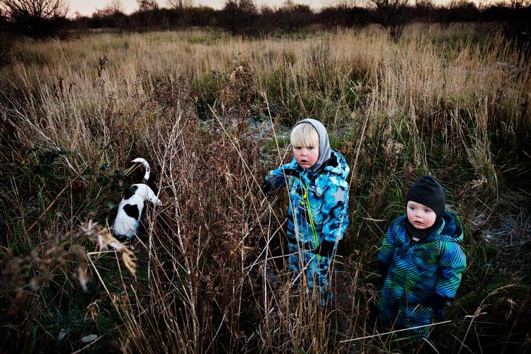 Familien Vandborg bor i en husbåd i Fiskerhavnen, her børnene Frode og Anker på Stejlepladsen, som nu skal bebygges. Arkivfoto. Foto: Martin Lehmann/POLFOTO