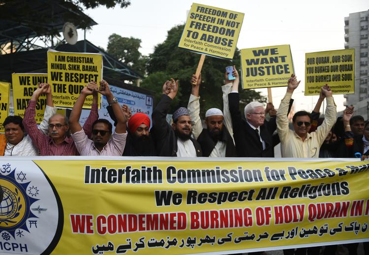 Demonstranter i Karachi, Pakistan protesterer, efter at Lars Thorsen, leder af Sian (Stopp Islamiseringen av Norge), har afbrændt Koranen i den norske by, Kristiansand.  Foto: Rizwan Tabassum/Ritzau Scanpix