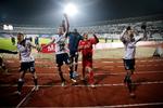 Euforien var enorm, da AGF slog Brøndby med 2-1 og fejrede sejren med fansene.
   Foto: Jens Dresling/POLFOTO
