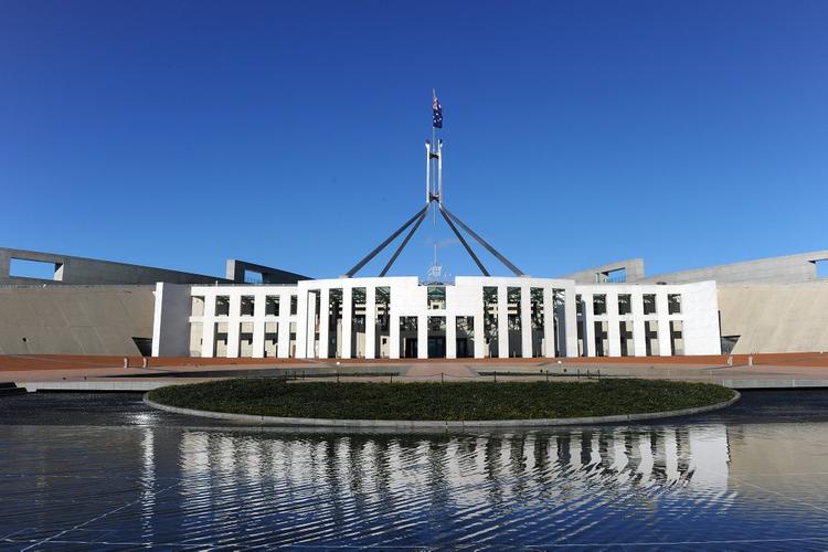 Den australske efterretningstjeneste bekræfter, at den efterforsker anklager om, at en kinesisk spionalliance har forsøgt at bestikke en australsk-kinesisk mand til at stille op til det australske parlamentsvalg. Her ses Australiens parlament i hovedstaden Canberra Foto: Torsten Blackwood/Ritzau Scanpix