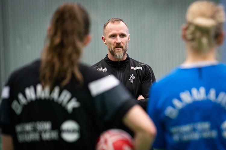 Klavs Bruun Jørgensen får trænet en masse med sin trup, og det er blevet prioriteret over at få spillet kampe. Foto: Niels Christian Vilmann/Ritzau Scanpix