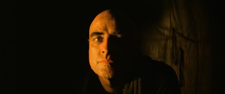 I storfilmen 'Dommedag nu' skal den amerikanske efterretningsofficer Willard (Martin Sheen) lokalisere og dræbe oberst Kurzt (Marlon Brando), der har skabt sig et terrorregime dybt inde i junglen.  Foto: Another World Entertainment 