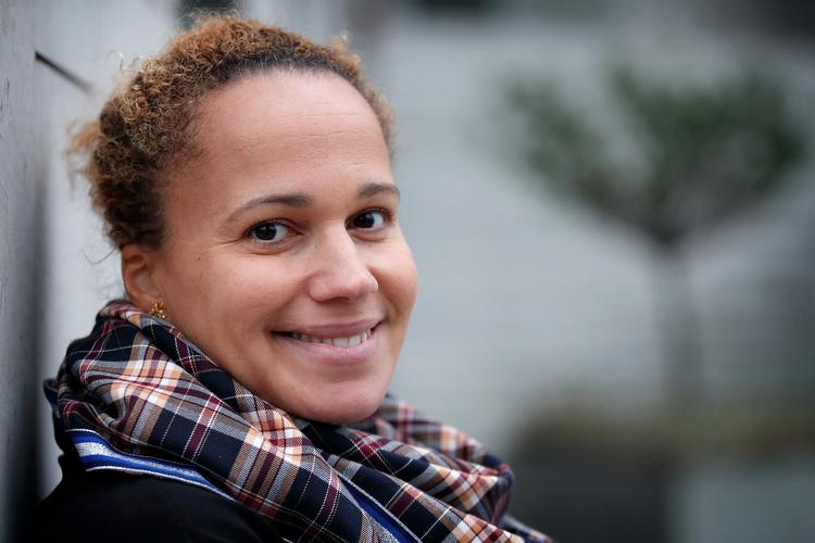 Josephine Touray, som hun tager sig ud i dag, er både stolt og taknemmelig over, at der i dag er en container på vej til Sierra Leone med over 1.000 håndbolde og forskelligt spillerudstyr Foto: Jens Dresling/POLFOTO