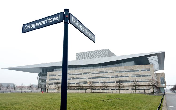 Oprindeligt har A.P. Møller Fonden haft tilladelse til at opføre boligblokke på det grønne område syd for Operaen, men den har i stedet valgt at ville bygge en stor park med et underjordisk parkeringsanlæg på stedet. Foto: Jens Dresling/POLFOTO