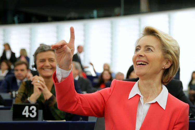 Formanden for EU-Kommissionen, Ursula von der Leyen, glæder sig over afstemningsresultatet.  Foto: Vincent Kessler/Ritzau Scanpix