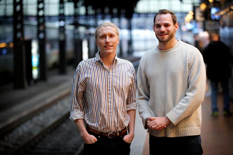 Lau Holmelin og Jakob Johansen har sammen åbnet togrejsebureauet GrønRejs, der fra 2020 vil kunne sende danskere på mange forskellige togrejser i Europa. Foto: Jens Dresling/POLFOTO