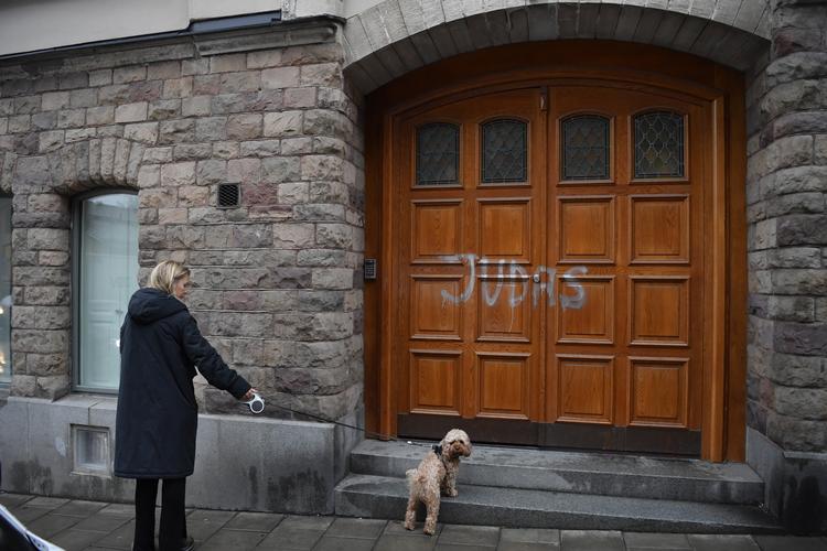 'Judas' er er nogen, der har skrevet på døren til Zlatan Ibrahimovics lejlighed i Stockholm.  Foto: 10070 Jessica Gow/tt/Ritzau Scanpix