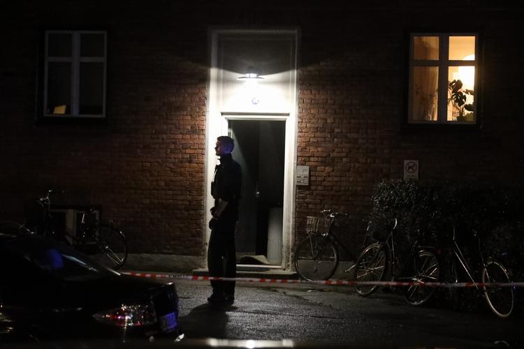 Politiet til stede på Hillerødgade i København i aftes. Foto: Presse-fotos.dk/Ritzau Scanpix