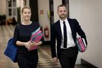 Radikales Sofie Carsten Nielsen og Morten Østergaard på vej til forhandlingerne tidligere på ugen.
   Foto: Jens Dresling/POLFOTO
