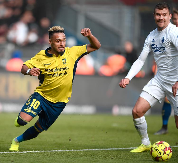 Brøndbys Hany Mukhtar Brøndby og FCK'eren Andreas Bjelland mødes igen i Parken til den tidlige storkamp (kl. 11.45) søndag i superligaens 18. runde.
   Foto: Lars Poulsen/POLFOTO