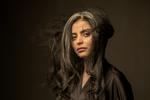 Forfatteren Sara Omar har skrevet flere bestsellere, men har været næsten tavs, siden tvisten med filminstruktør Manyar Parwani brød ud i 2021. 
