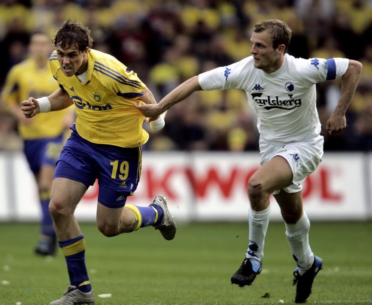 Den største sejr i et københavnsk derby stod Brøndby for, da klubben med Johan Elmander i spidsen vandt 5-0 i maj 2005 over FCK og Bo Svensson. Foto: Jens Dresling/POLFOTO