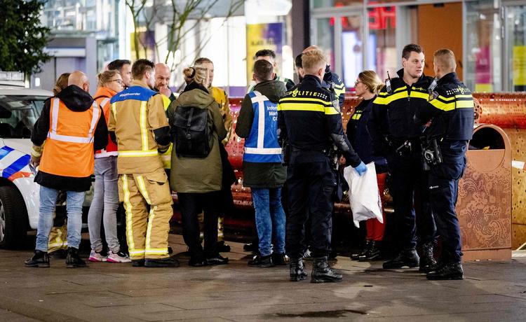Politiet jagter en formodet knivbevæbnet gerningsmand i haag. Foto: Sem Van Der Wal/Ritzau Scanpix