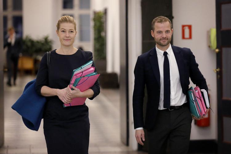 Radikales Sofie Carsten Nielsen og Morten Østergaard på vej til forhandlingerne tidligere på ugen. 
   Foto: Jens Dresling/POLFOTO