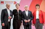 De fire kandidater til formandsvalget i SPD: fra venstre Olaf Scholz og Klara Geywitz samt  Norbert Walter-Borjans og Saskia Esken. Foto: Michael Kappeler/Ritzau Scanpix