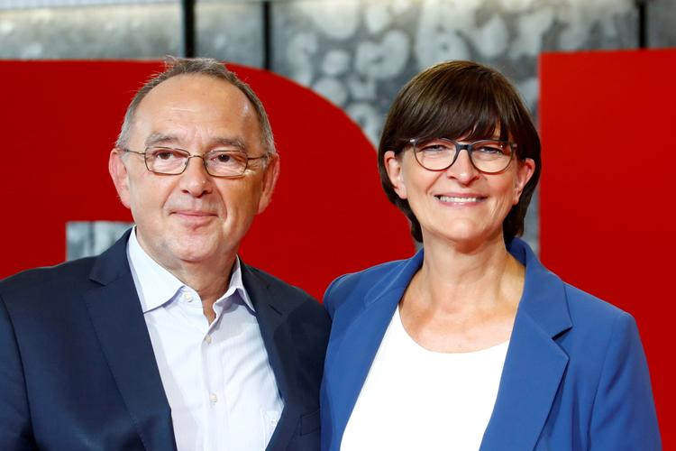 
Norbert Walter-Borjans and Saskia Esken er valgt til formandsposten i det tyske socialdemokratiske SPD Foto: Ralph Orlowski/Ritzau Scanpix