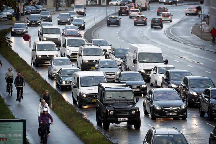 Den gennemsnitlige udledning af CO2 fra nye biler er steget med næsten otte procent siden 2016.
  Foto: Jens Dresling/POLFOTO