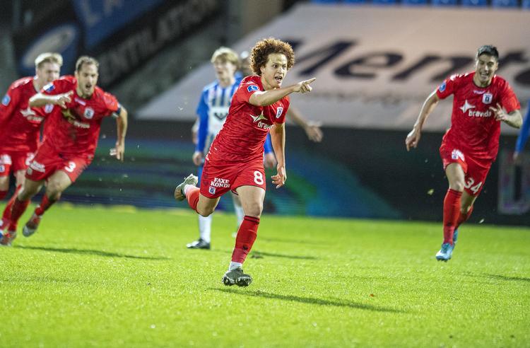 Mustafa Amini sikrede AGF sejren med et mål i dommerens tillægstid. For første gang længe synes AGF at kunne nå målet om en plads i slutspillet. Foto: John Randeris/Ritzau Scanpix