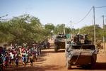 Franske soldater ses her på patrulje i den nordlige del af Burkina Faso, hvor kristne flere gange i år har været udsat for angreb.
 Foto: Michele Cattani/Ritzau Scanpix